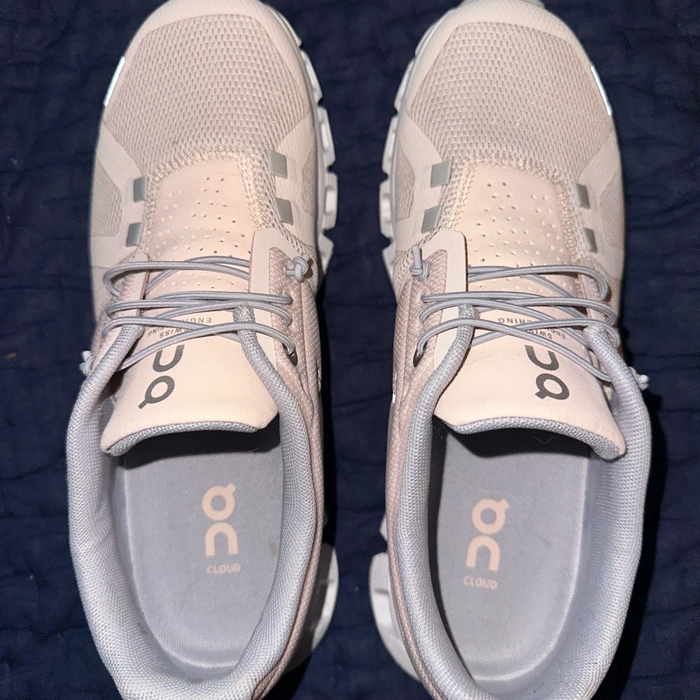 On Cloud 5 running Sneakers size 7